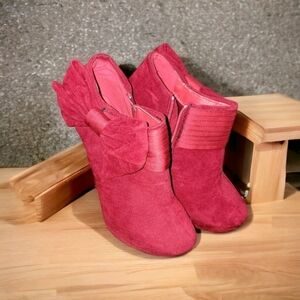 HerStyle Red Bow Suede Heels